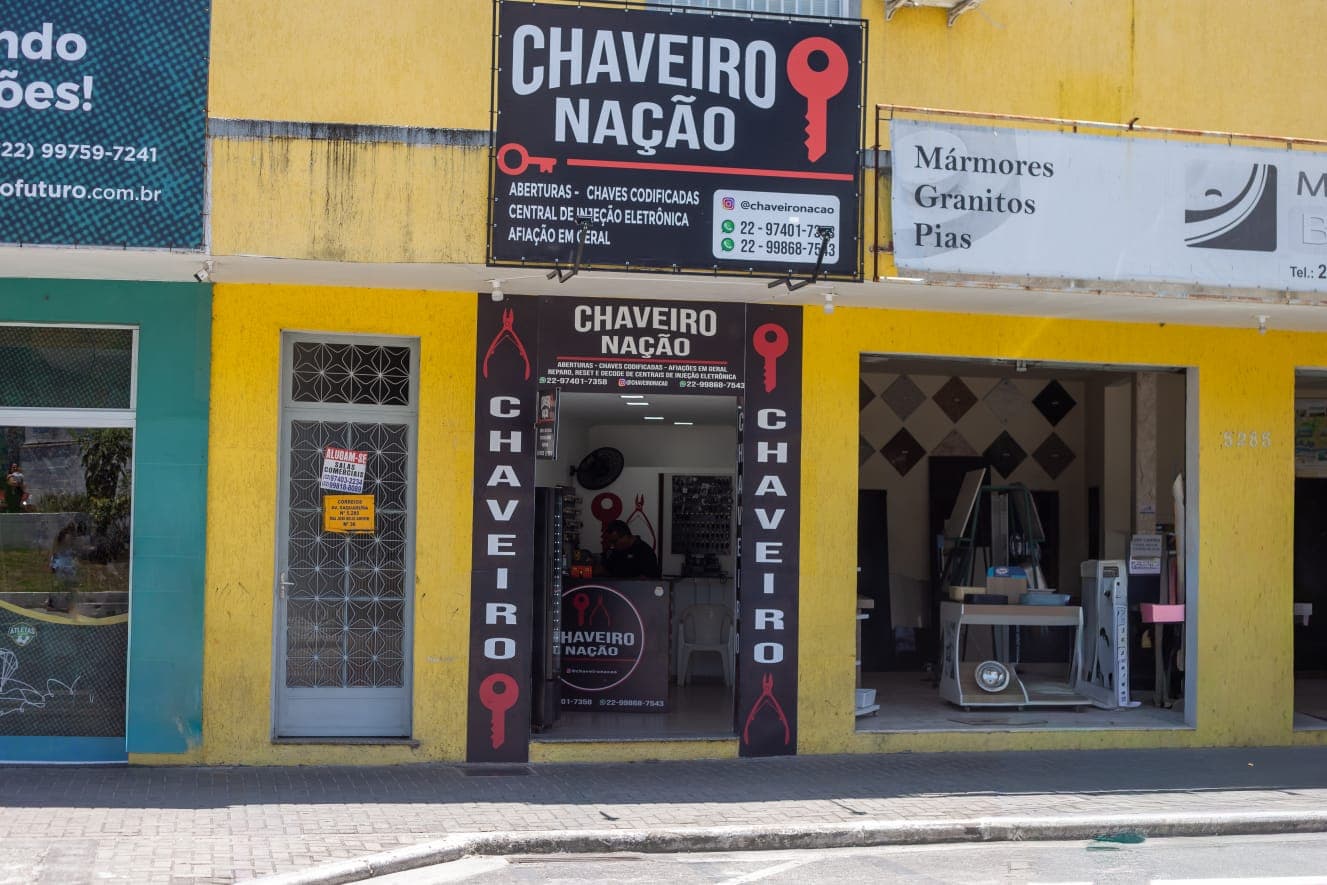 Fachada da unidade do Chaveiro Nação na Avenida Saquarema, em Bacaxá