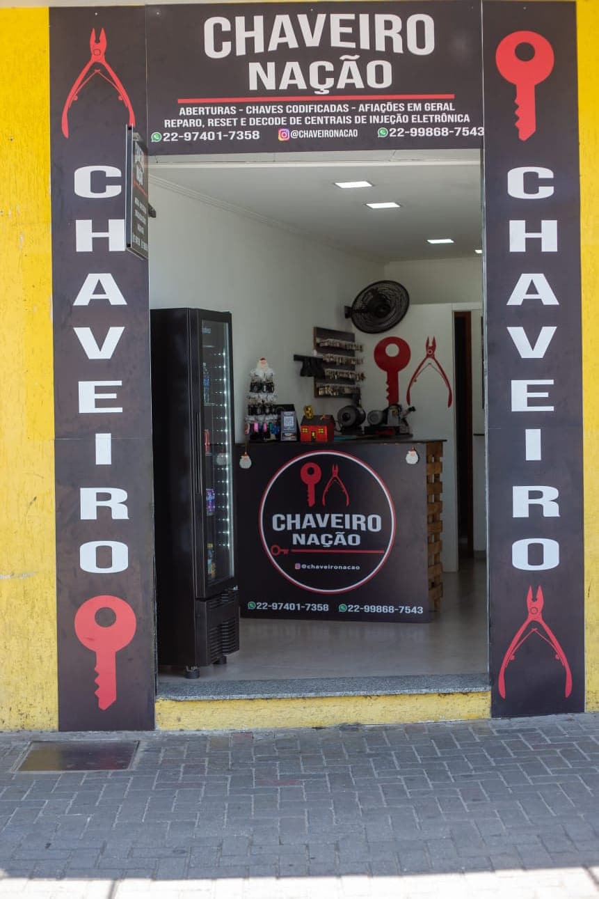 Entrada da unidade do Chaveiro Nação na Avenida Saquarema, em Bacaxá